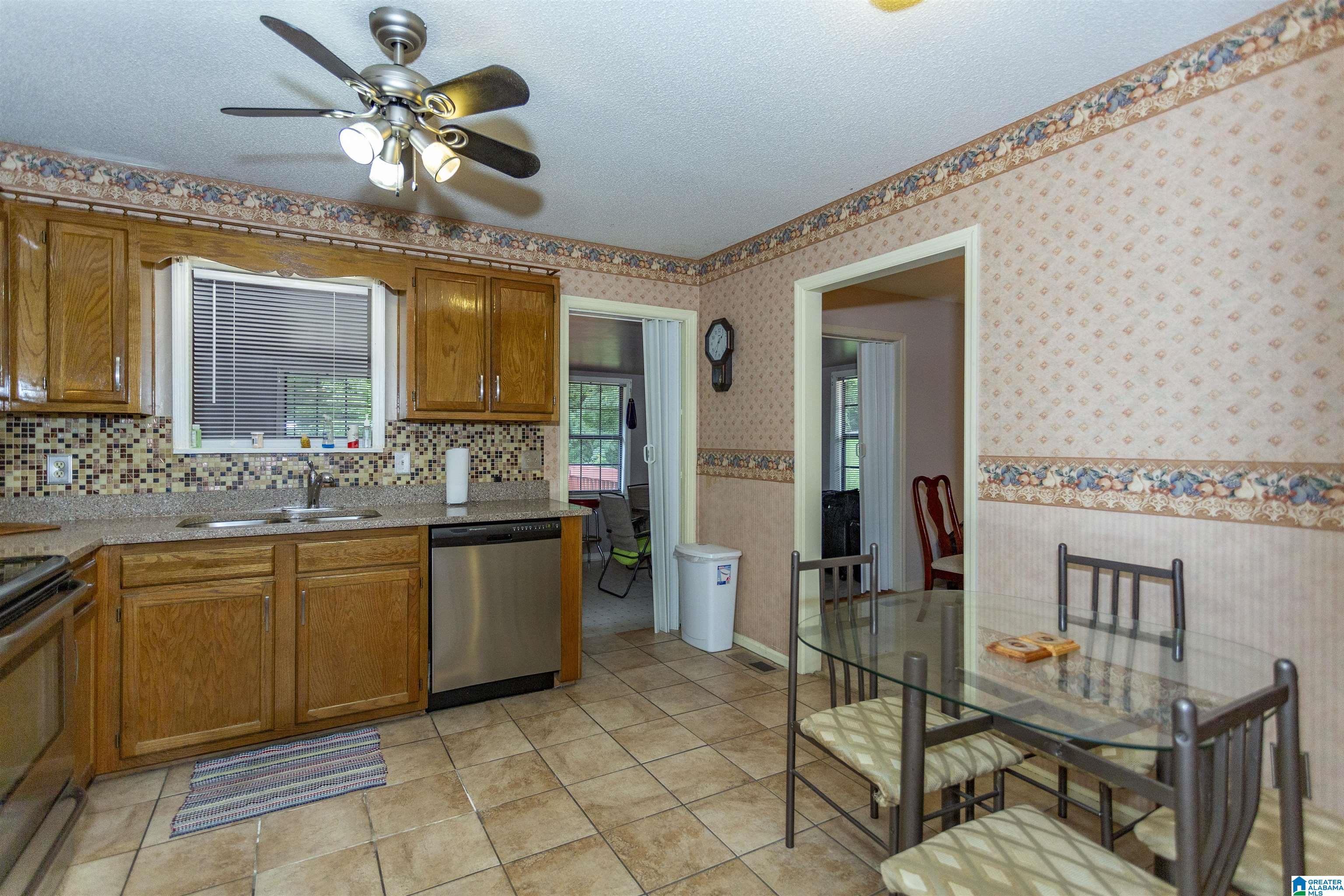 609 Live Oak Circle Fairfield, AL 35064 - Photo 12 of 28