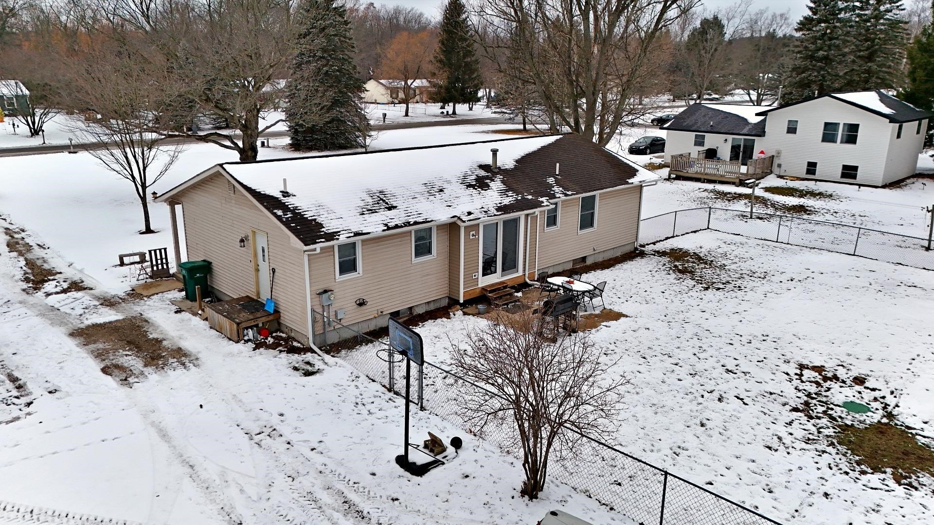 3727 Cecil Road Cadillac, MI 49601 - Photo 4 of 60