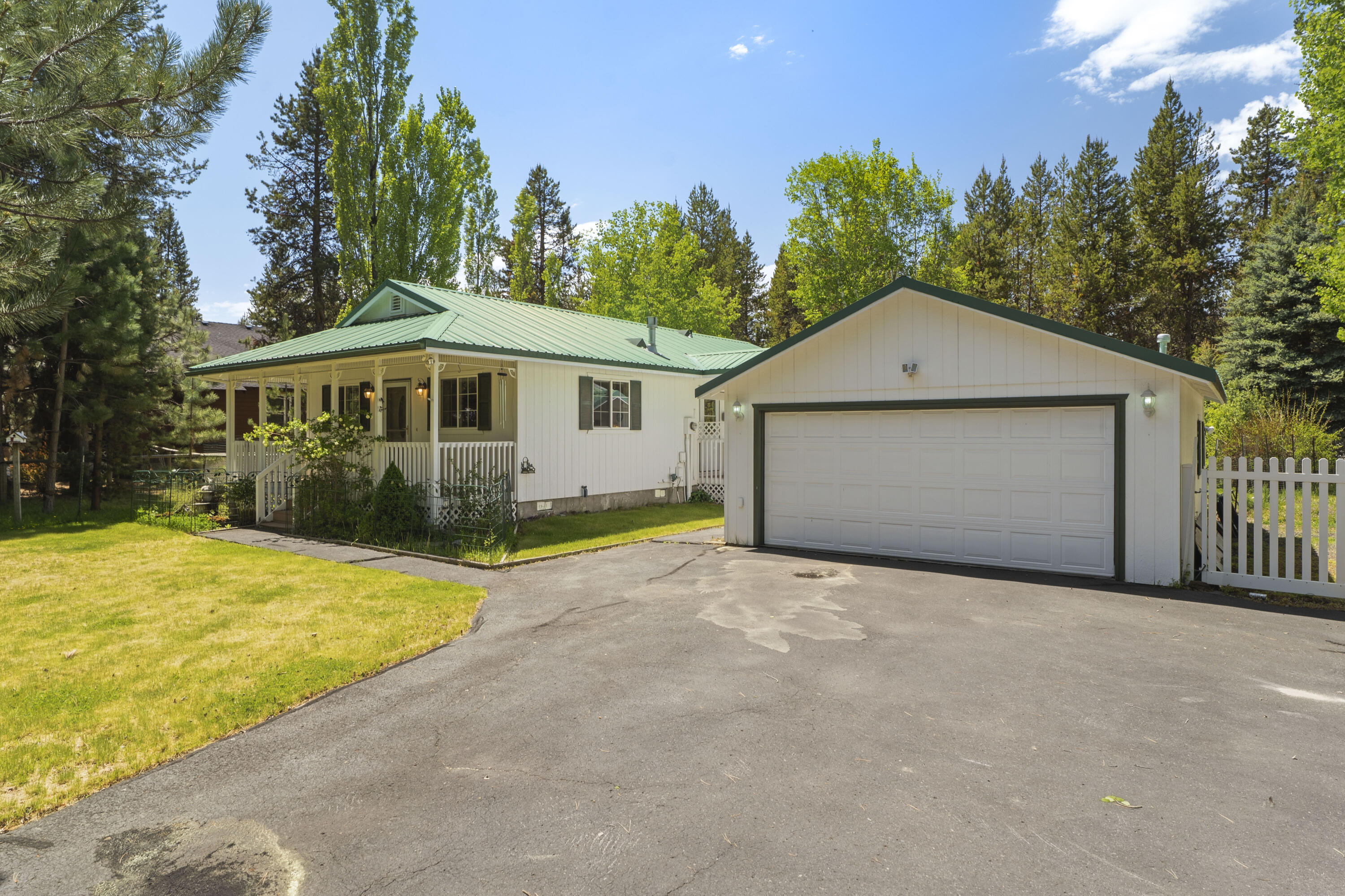 55885 Osprey Road Bend, OR 97707 - Photo 30 of 58 Private driveway entry.