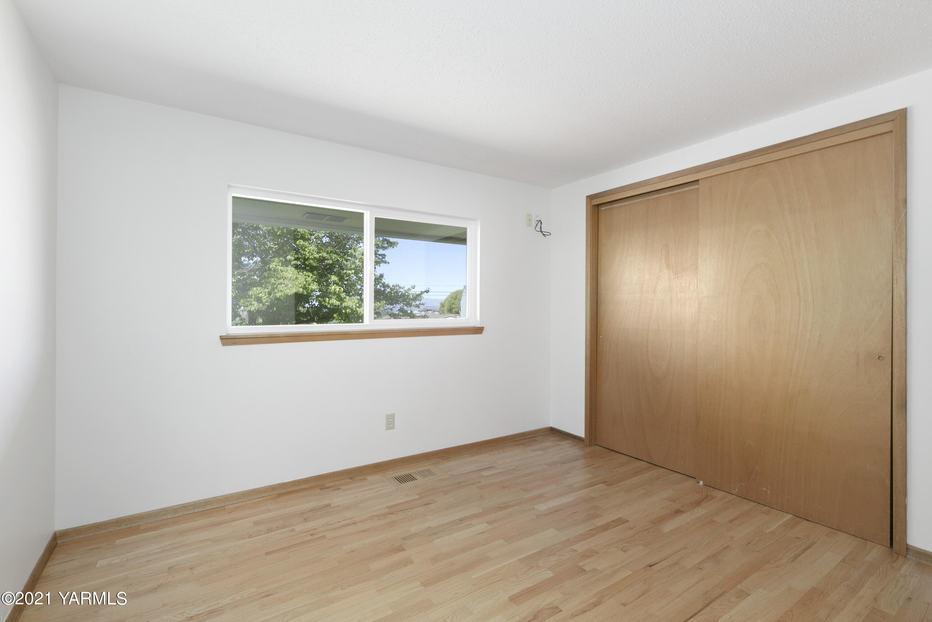 413 Wendt Road Yakima, WA 98901 - Photo 14 of 24 a view of empty room with wooden floor and fan