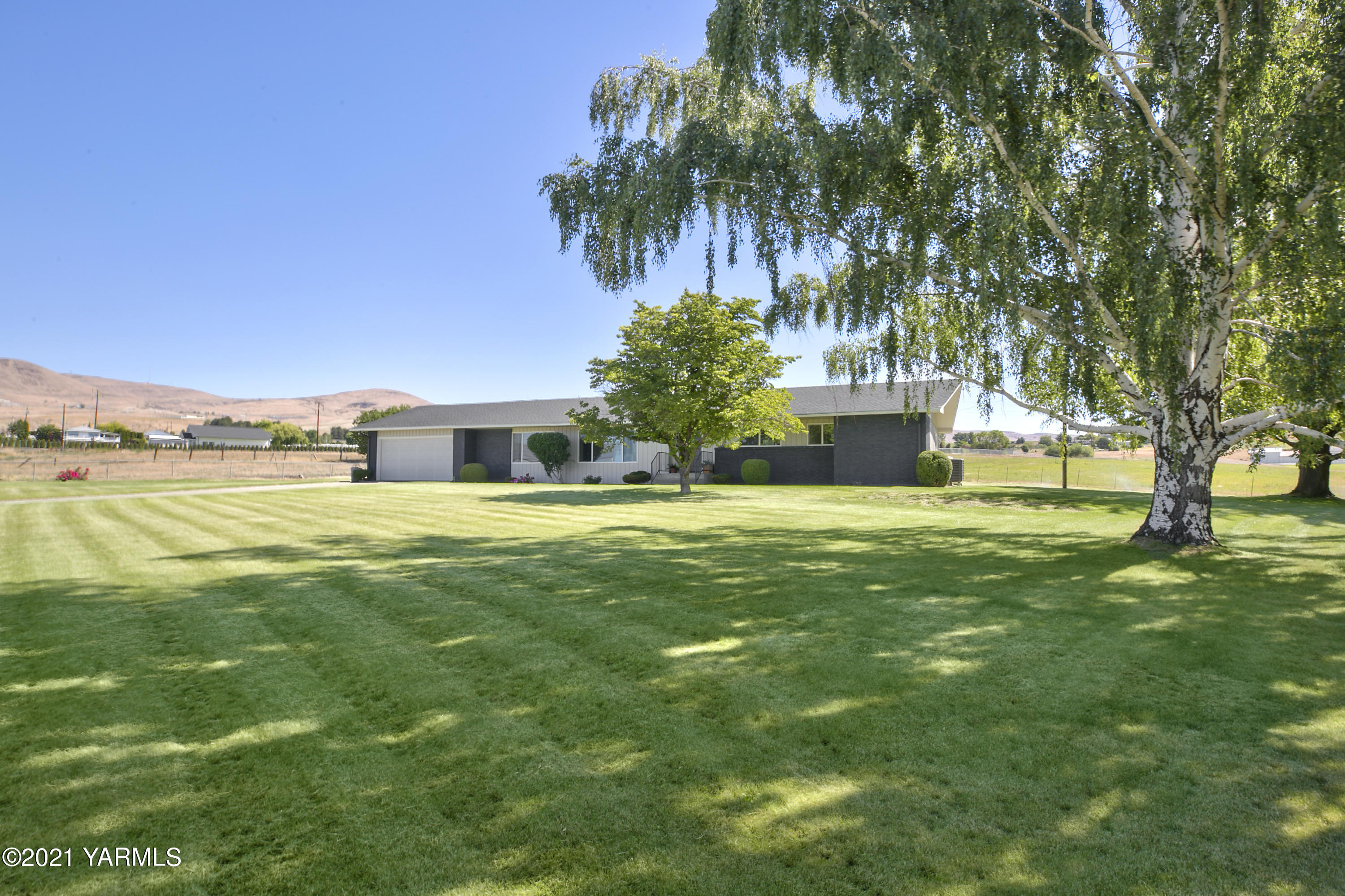 413 Wendt Road Yakima, WA 98901 - Photo 19 of 24 a view of house with swimming pool and a big yard