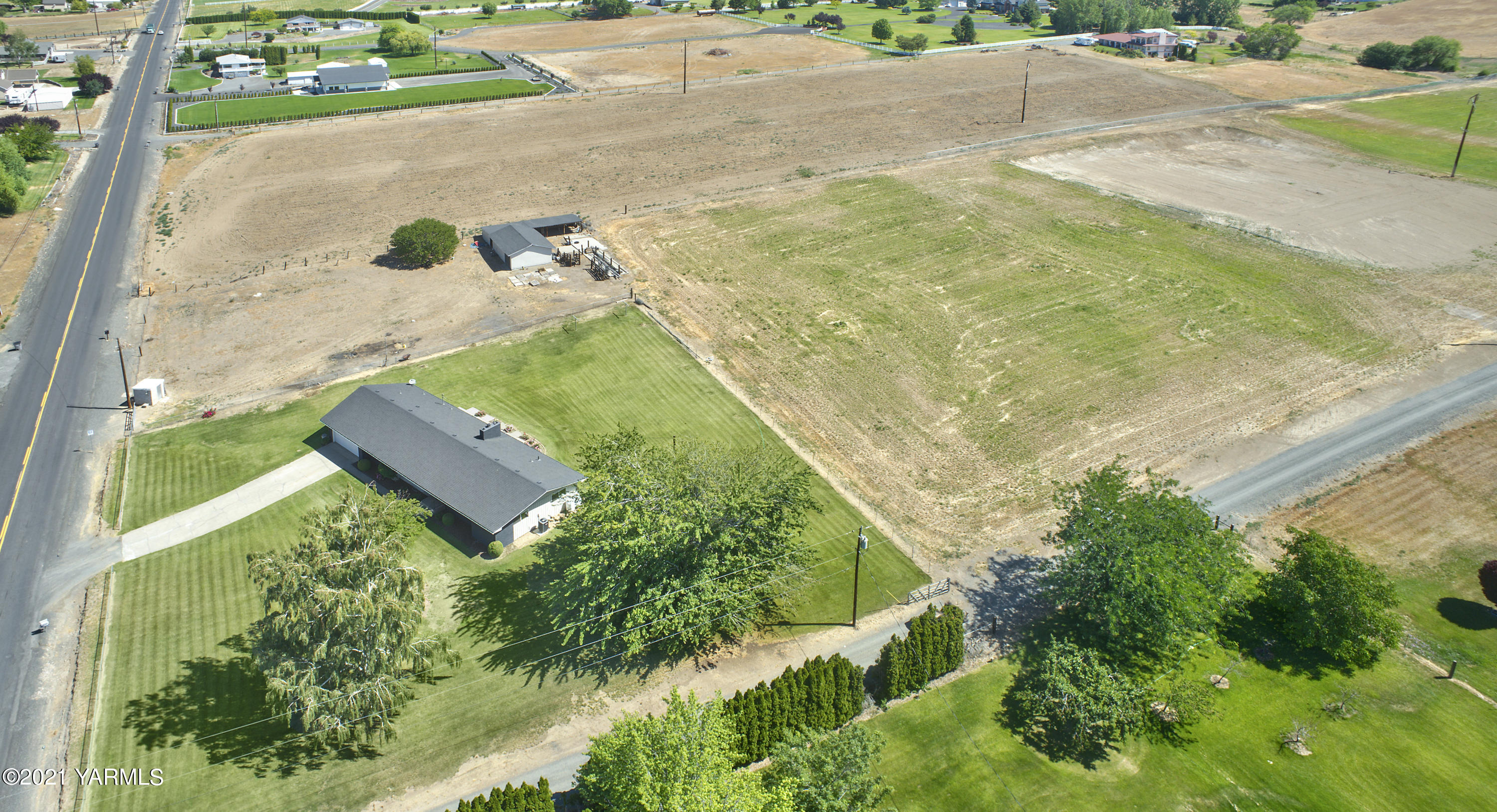 413 Wendt Road Yakima, WA 98901 - Photo 3 of 24 a view of a garden