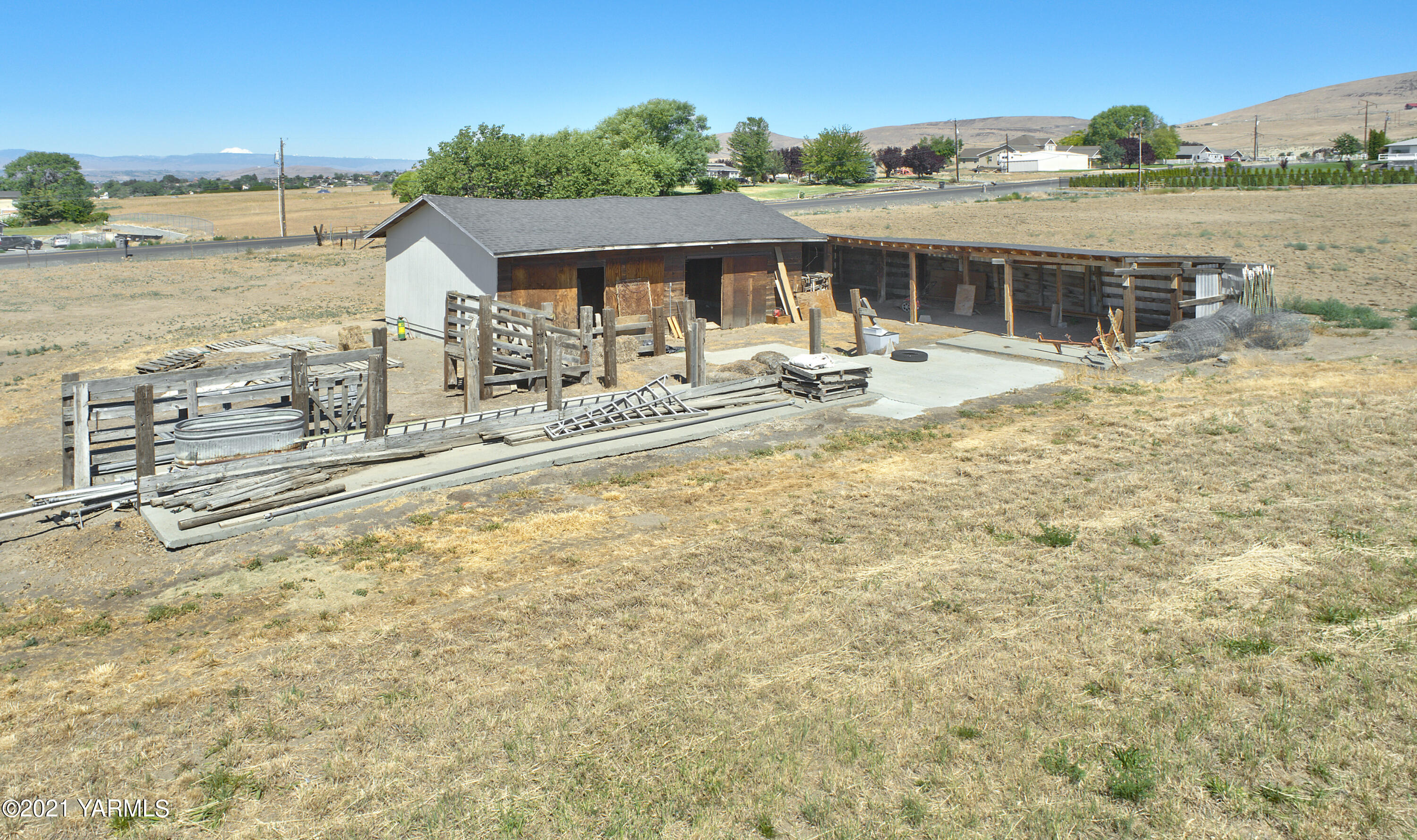 413 Wendt Road Yakima, WA 98901 - Photo 23 of 24 swimming pool view with a outdoor seating