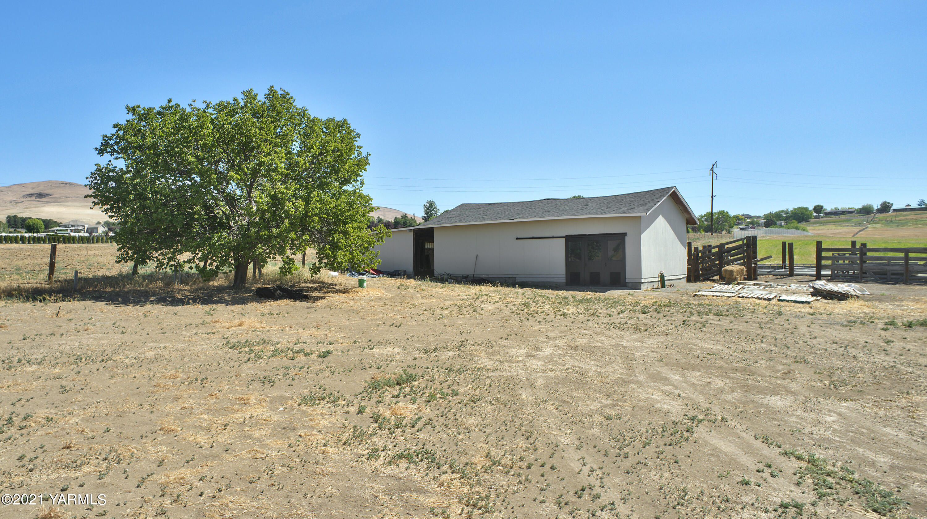 413 Wendt Road Yakima, WA 98901 - Photo 24 of 24 a view of a backyard of a house