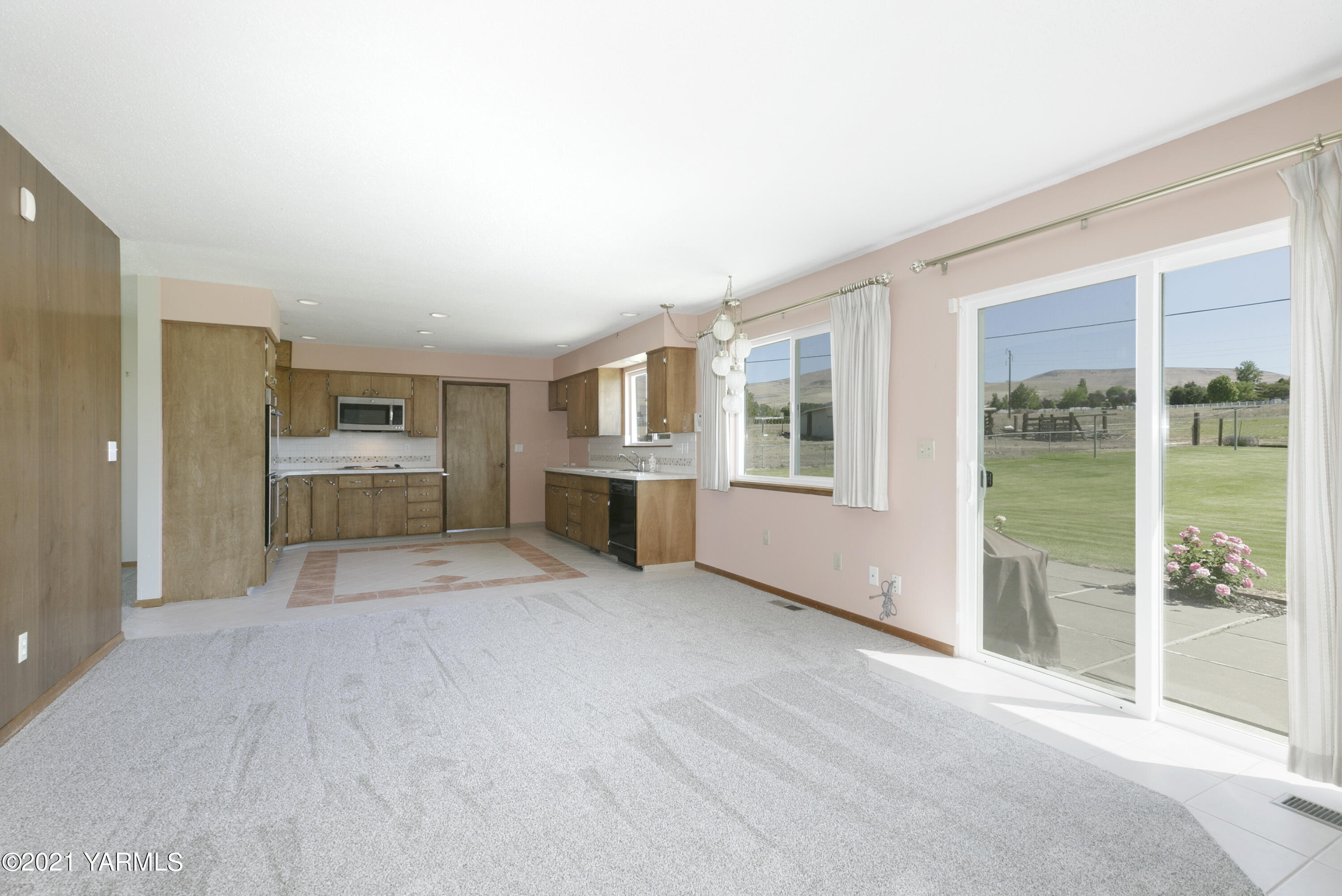 413 Wendt Road Yakima, WA 98901 - Photo 7 of 24 a view of an empty room with a kitchen