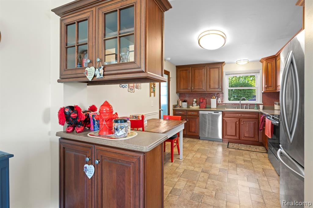 6035 Corunna Road Flint, MI 48532 - Photo 11 of 34 Gallery Image 11