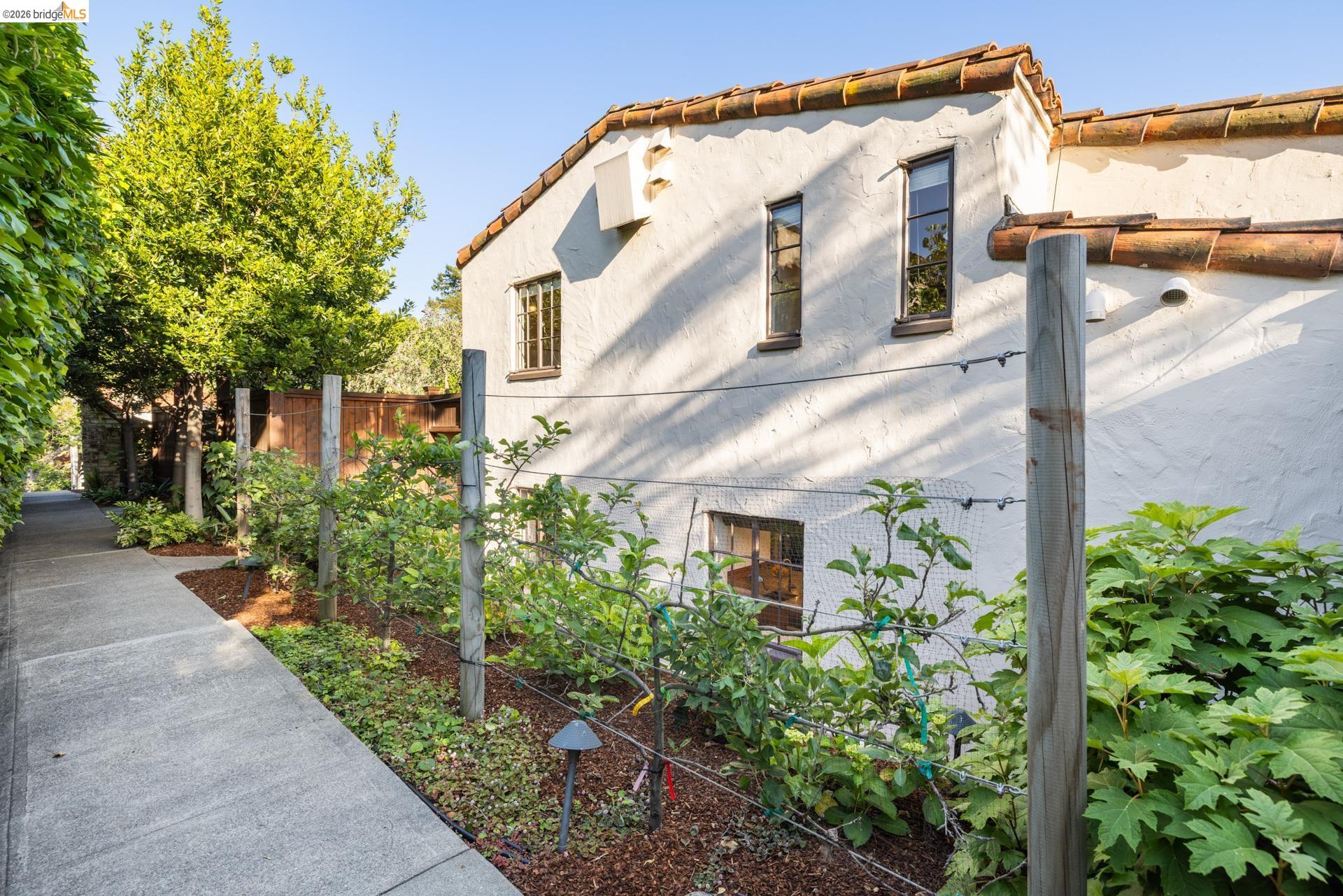 17 Roble Court Berkeley, CA 94705 - Photo 54 of 73