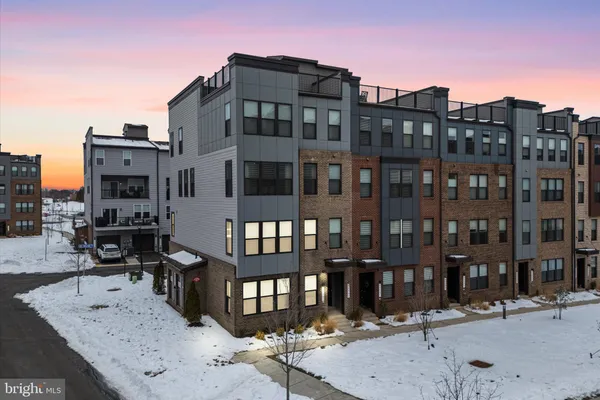 $569,990 | 44481 Wolfhound Square, Ashburn, VA 20147