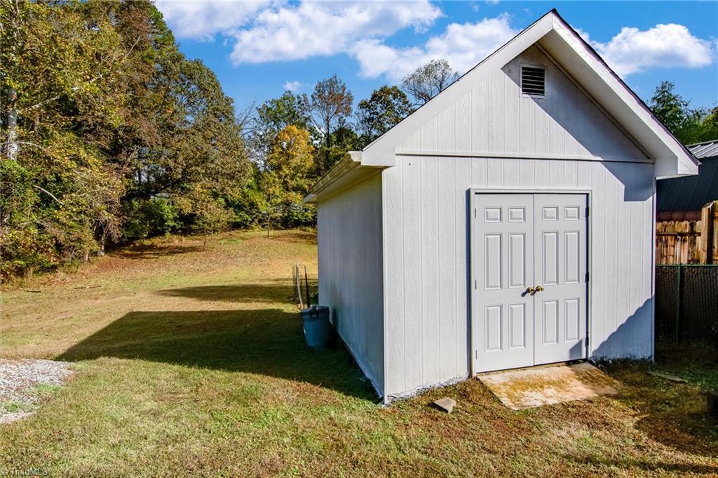 5305 Lenard Road Jamestown, NC 27282 - Photo 22 of 24 Gallery Image 22