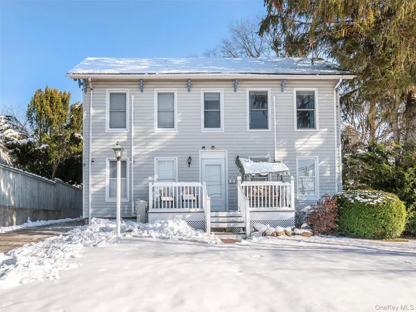 $2,400 | 12 Rams Hill, Unit UPPR, Glenwood Landing, NY 11547