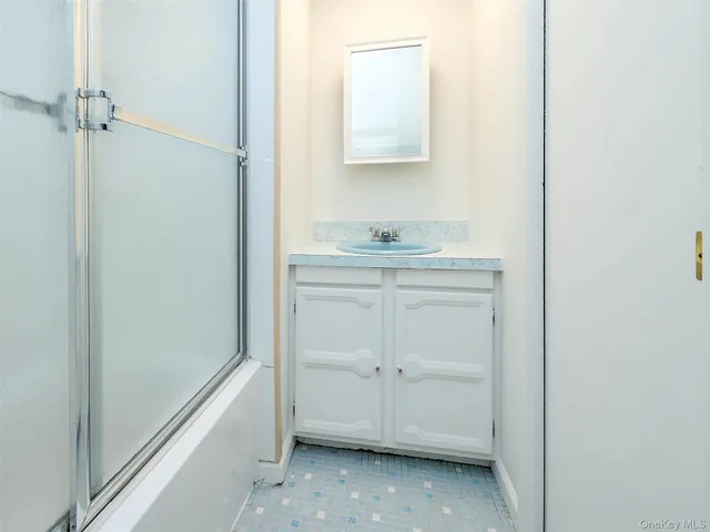 $2,500 | 12 Rams Hill, Unit UPPR, Glenwood Landing, NY 11547