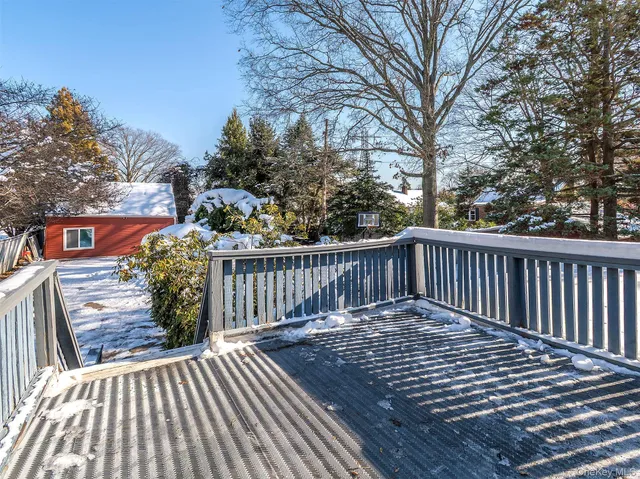 $2,500 | 12 Rams Hill, Unit UPPR, Glenwood Landing, NY 11547