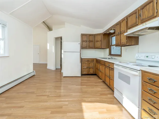 $2,500 | 12 Rams Hill, Unit UPPR, Glenwood Landing, NY 11547