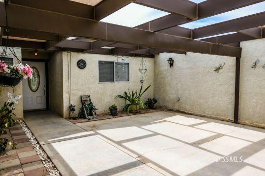 915 West Sullivan Avenue Ridgecrest, CA 93555 - Photo 2 of 42