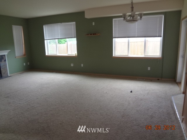 3813 Northeast 14th Street Renton, WA 98056 - Photo 9 of 12 Gallery Image 9