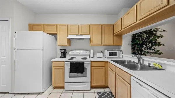 $2,500 | 12444 Berkeley Square Drive, Tampa, FL 33626