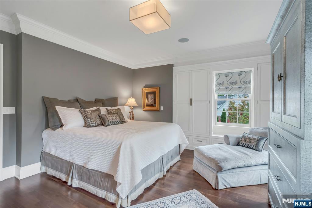 480 Knollwood Road Ridgewood, NJ 07450 - Photo 23 of 50 a bedroom with bed and windows