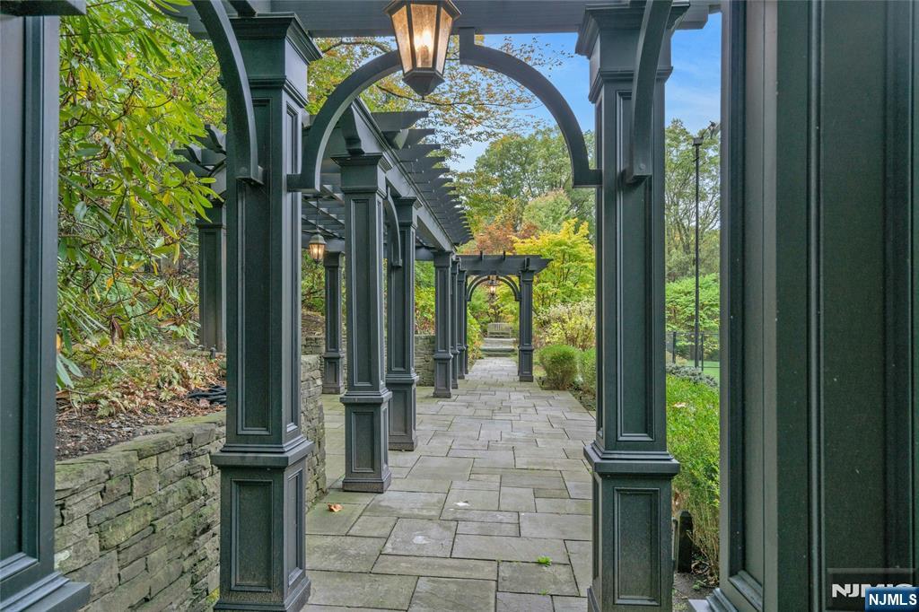 480 Knollwood Road Ridgewood, NJ 07450 - Photo 46 of 50 a view of an entryway