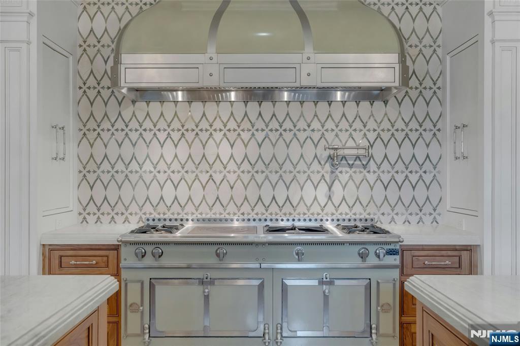 480 Knollwood Road Ridgewood, NJ 07450 - Photo 9 of 50 a view of a sink