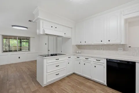 $550,000 | 9 North Havenridge Drive, The Woodlands, TX 77381