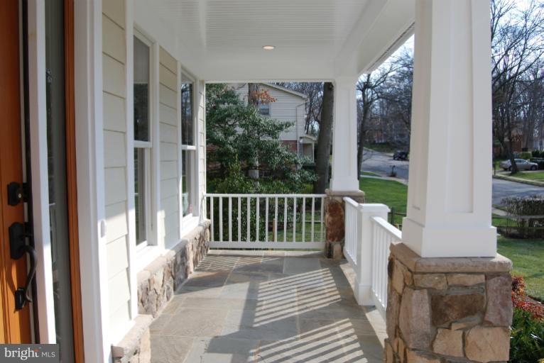 1014 Aponi Road Southeast Vienna, VA 22180 - Photo 17 of 30 Exterior (Front)