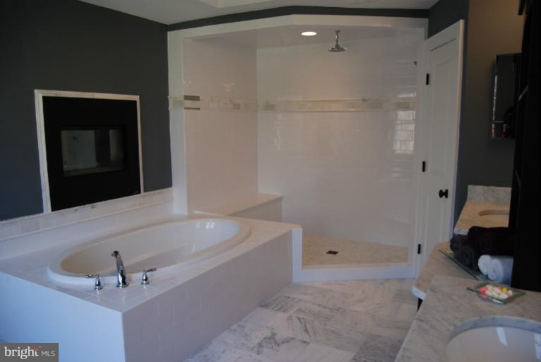 1014 Aponi Road Southeast Vienna, VA 22180 - Photo 22 of 30 Bath (Master)