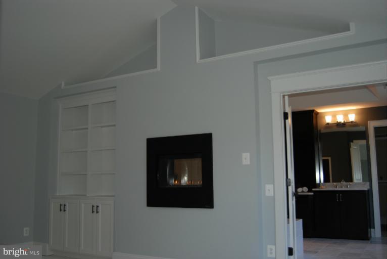 1014 Aponi Road Southeast Vienna, VA 22180 - Photo 26 of 30 Bedroom (Master)