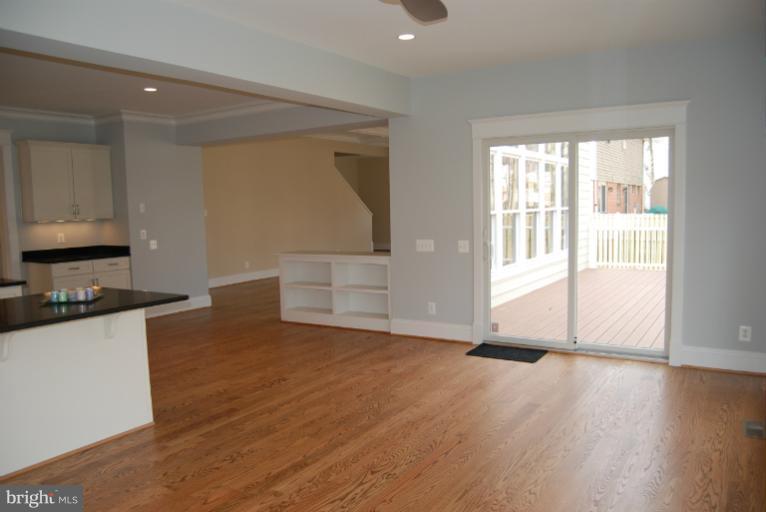 1014 Aponi Road Southeast Vienna, VA 22180 - Photo 5 of 30 Breakfast Room