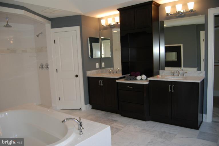 1014 Aponi Road Southeast Vienna, VA 22180 - Photo 7 of 30 Bath (Master)