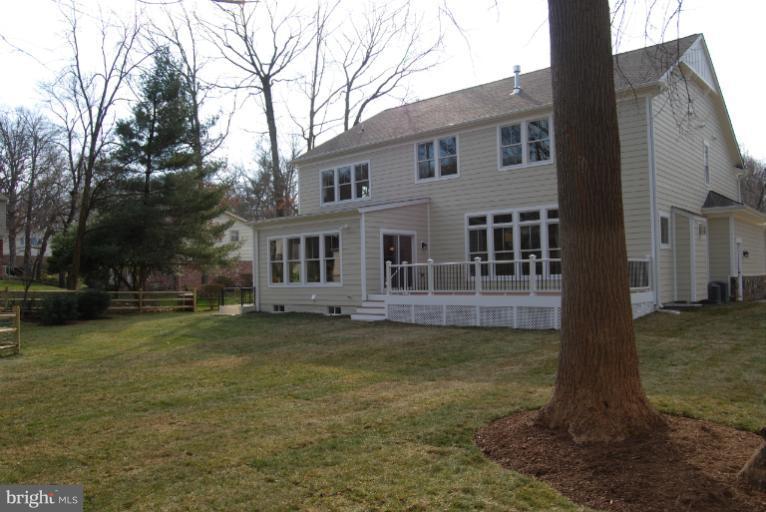 1014 Aponi Road Southeast Vienna, VA 22180 - Photo 8 of 30 Exterior (Rear)