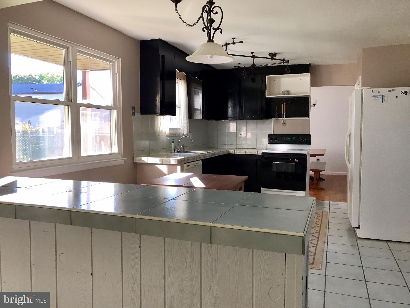 702 Warwick Road Fairless Hills, PA 19030 - Photo 13 of 20 Kitchen