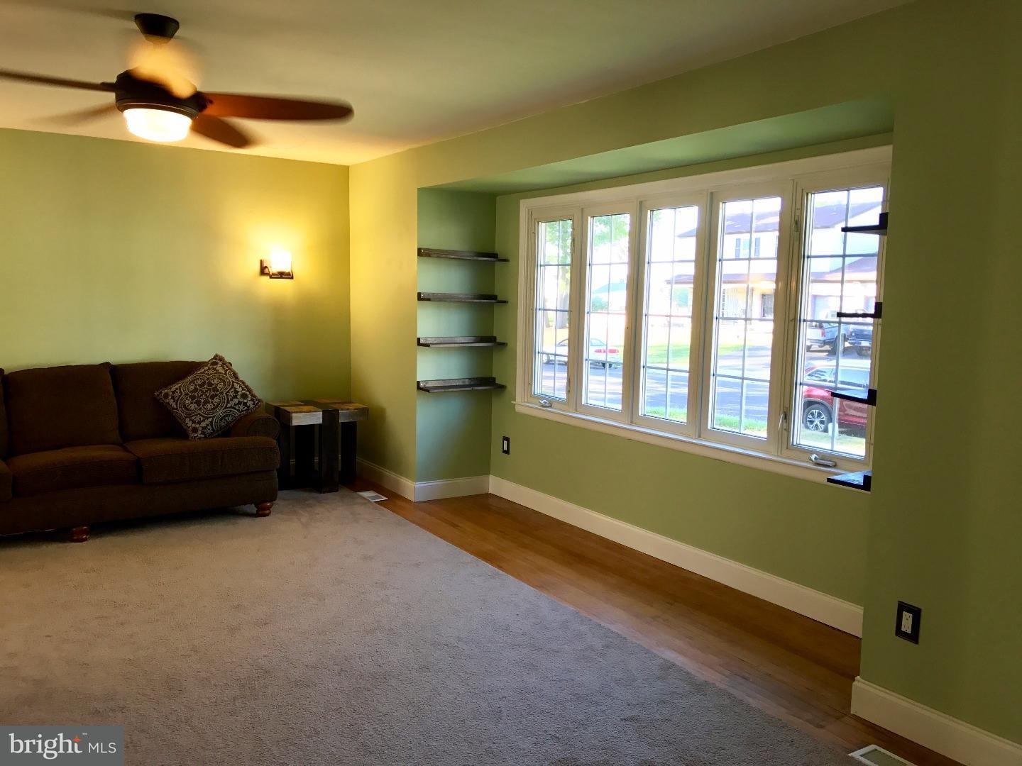 702 Warwick Road Fairless Hills, PA 19030 - Photo 9 of 20 Living Room
