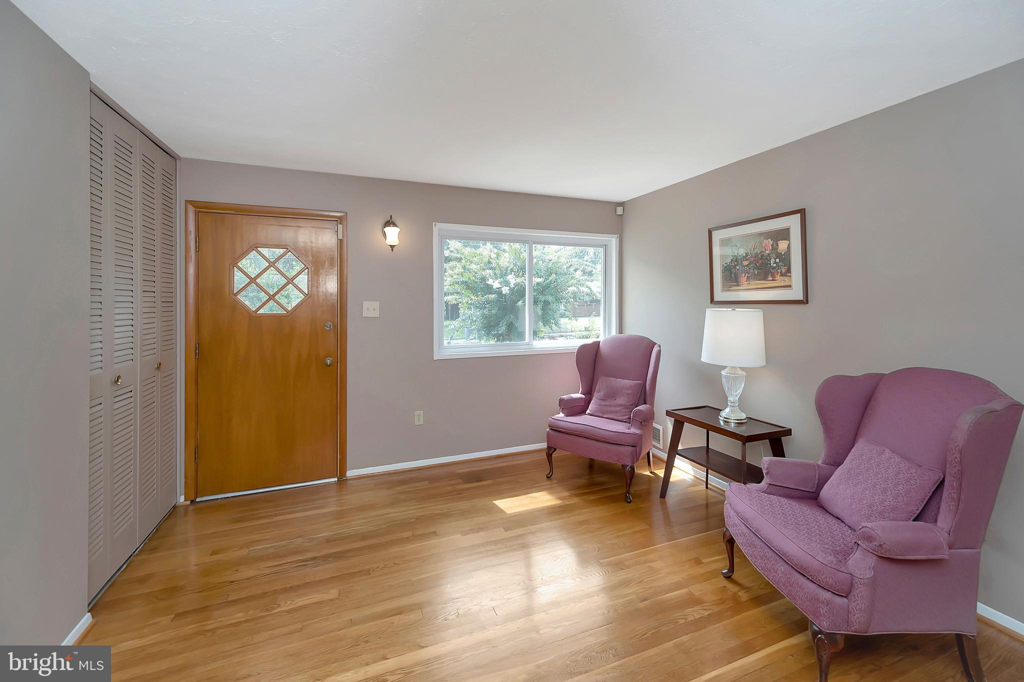 900 Regency Road Woodbridge, VA 22191 - Photo 24 of 69 LIVING ROOM FRONT ENTRY