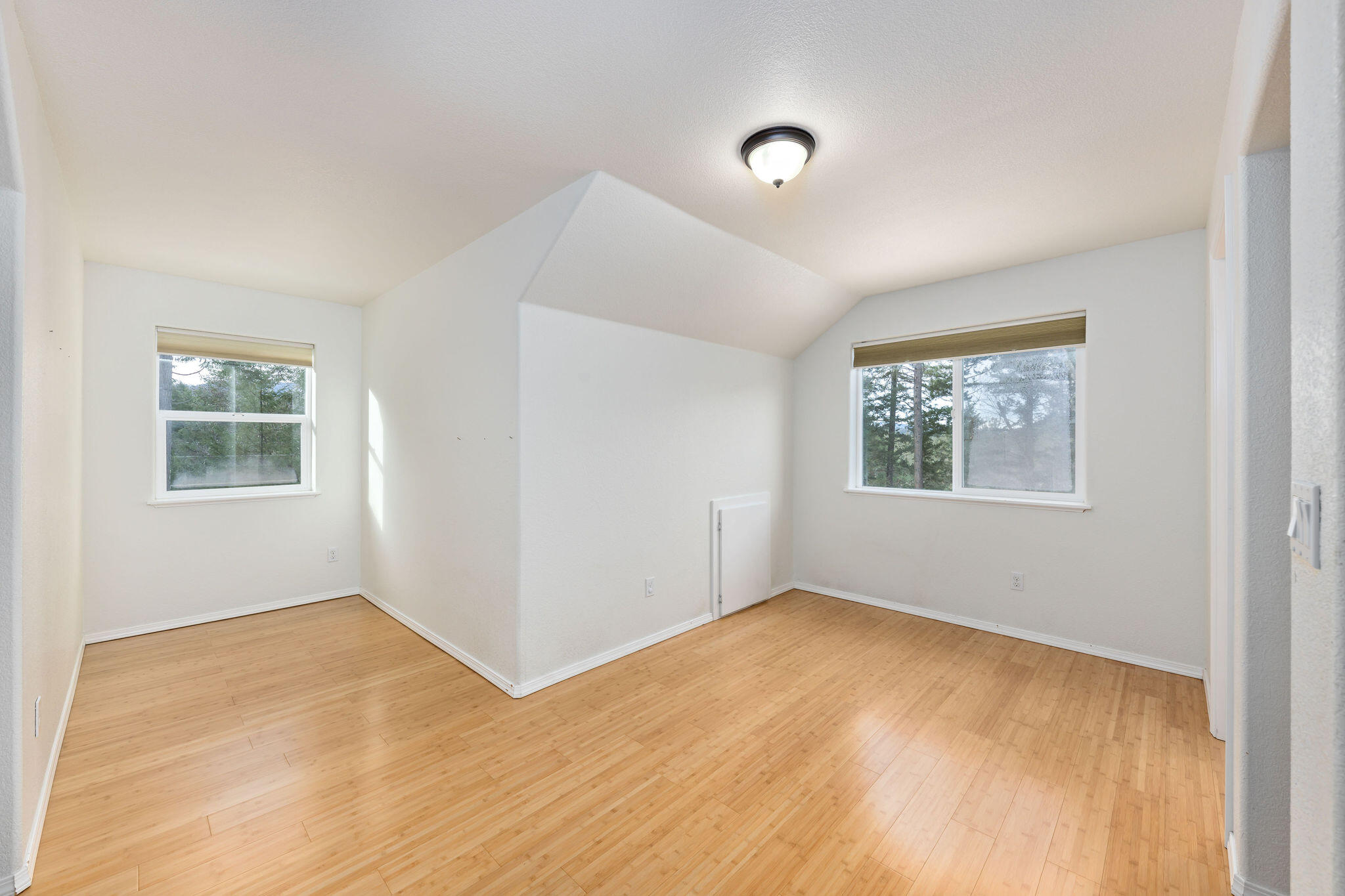 10523 Lower River Road Grants Pass, OR 97526 - Photo 24 of 58 Landing upstairs, looking to the right. Room for an office setup.
