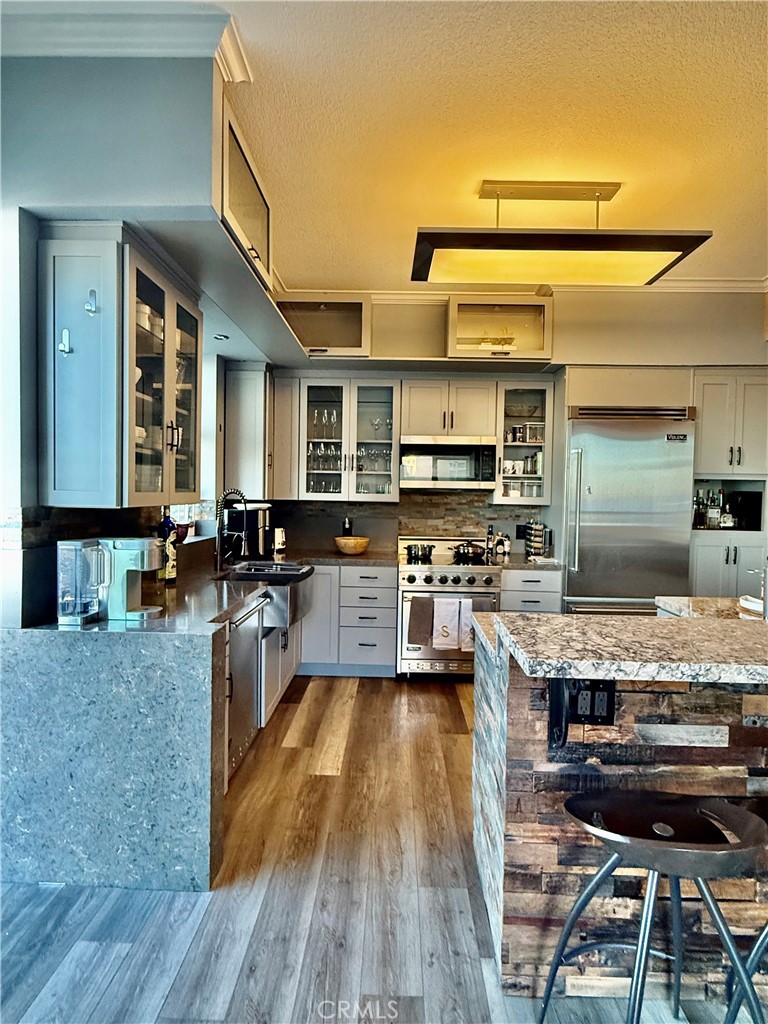 488 East Ocean Boulevard, Unit P2 Long Beach, CA 90802 - Photo 6 of 15 a large kitchen with lots of counter space and stainless steel appliances