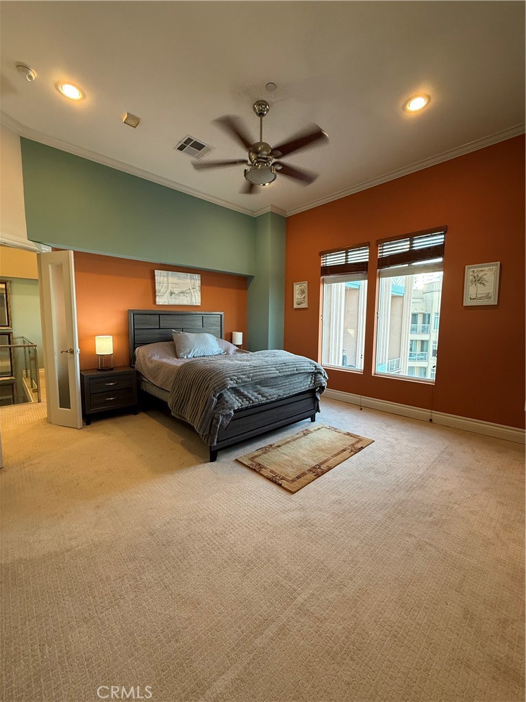 488 East Ocean Boulevard, Unit P2 Long Beach, CA 90802 - Photo 8 of 15 a spacious bedroom with a bed and a chandelier