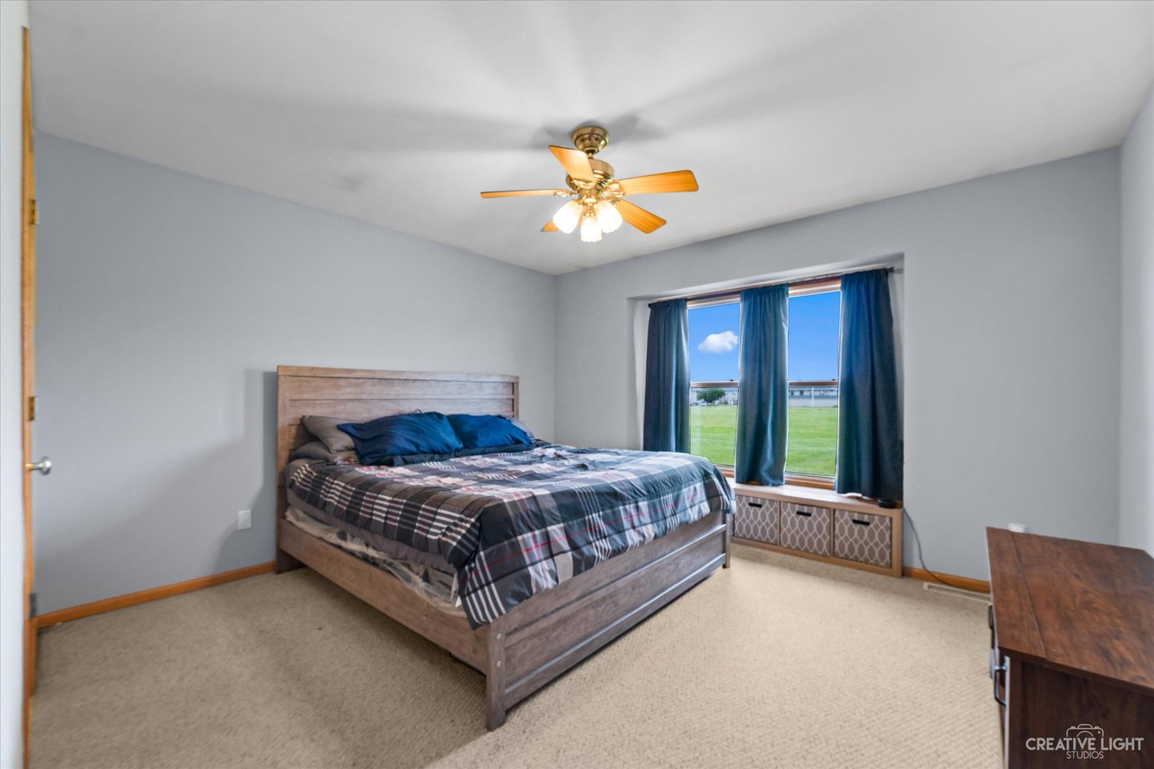 401 Lake Lida Lane Rochelle, IL 61068 - Photo 10 of 20 a bed sitting in a bedroom next to a window