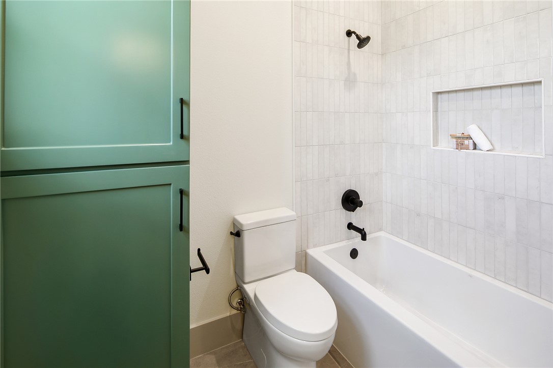 7933 Stiteler Drive Bryan, TX 77808 - Photo 36 of 44 a bathroom with a toilet and a bathtub