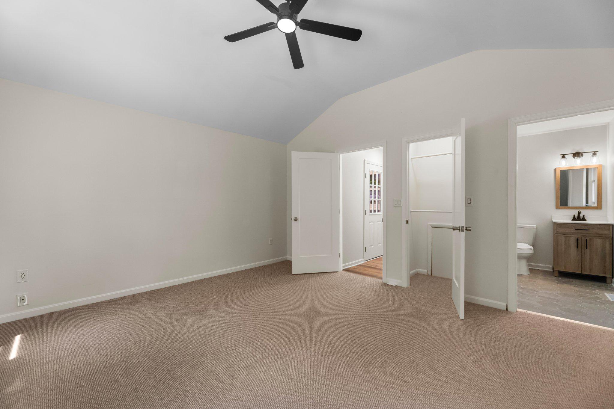 12 Oak Street Cambridge, MD 21613 - Photo 14 of 30 Primary beddroom with modern charm.