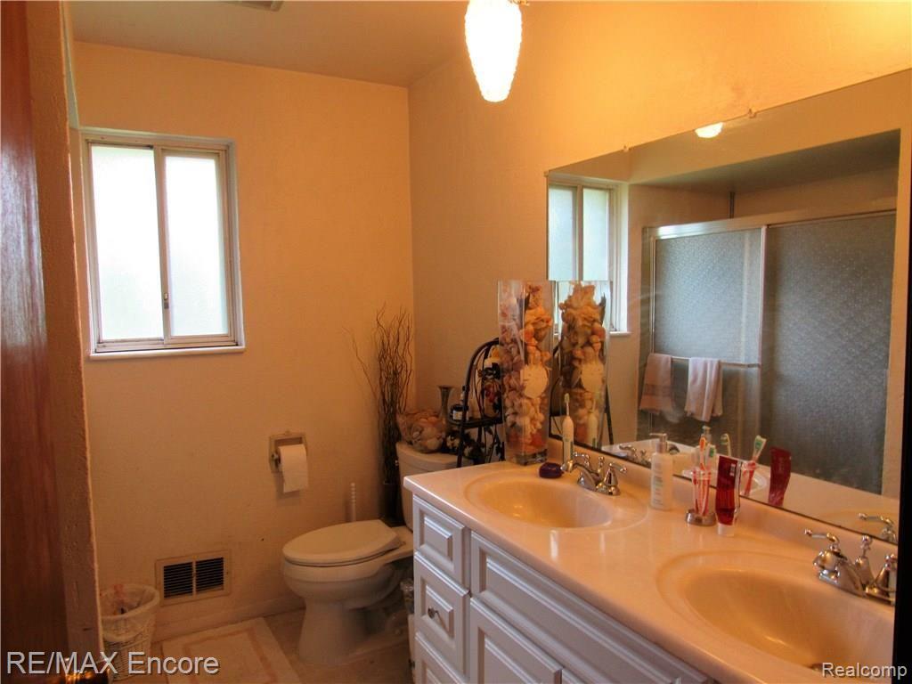 755 South Hurd Road Oxford, MI 48371 - Photo 11 of 24 IMG_0057.JPG