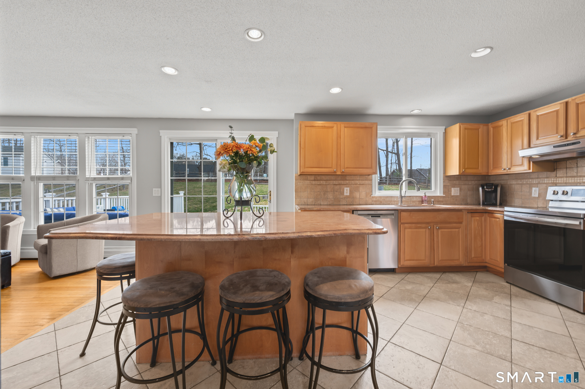 56 Coles Road Middletown, CT 06457 - Photo 4 of 40