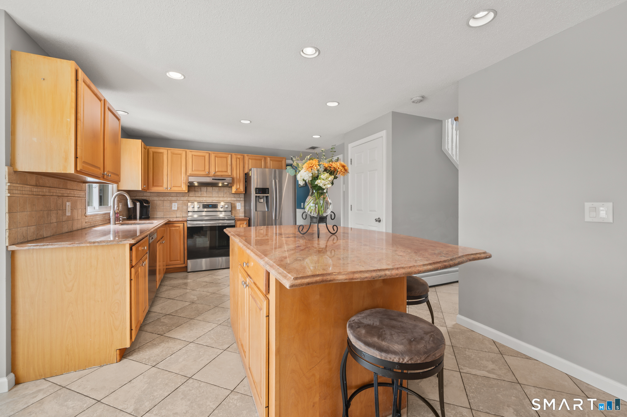 56 Coles Road Middletown, CT 06457 - Photo 6 of 40