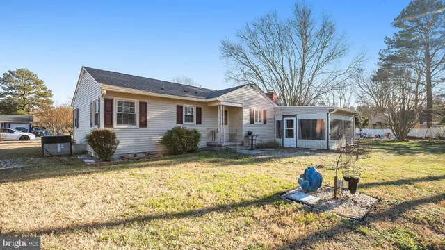 a view of a house with swimming pool and sitting area