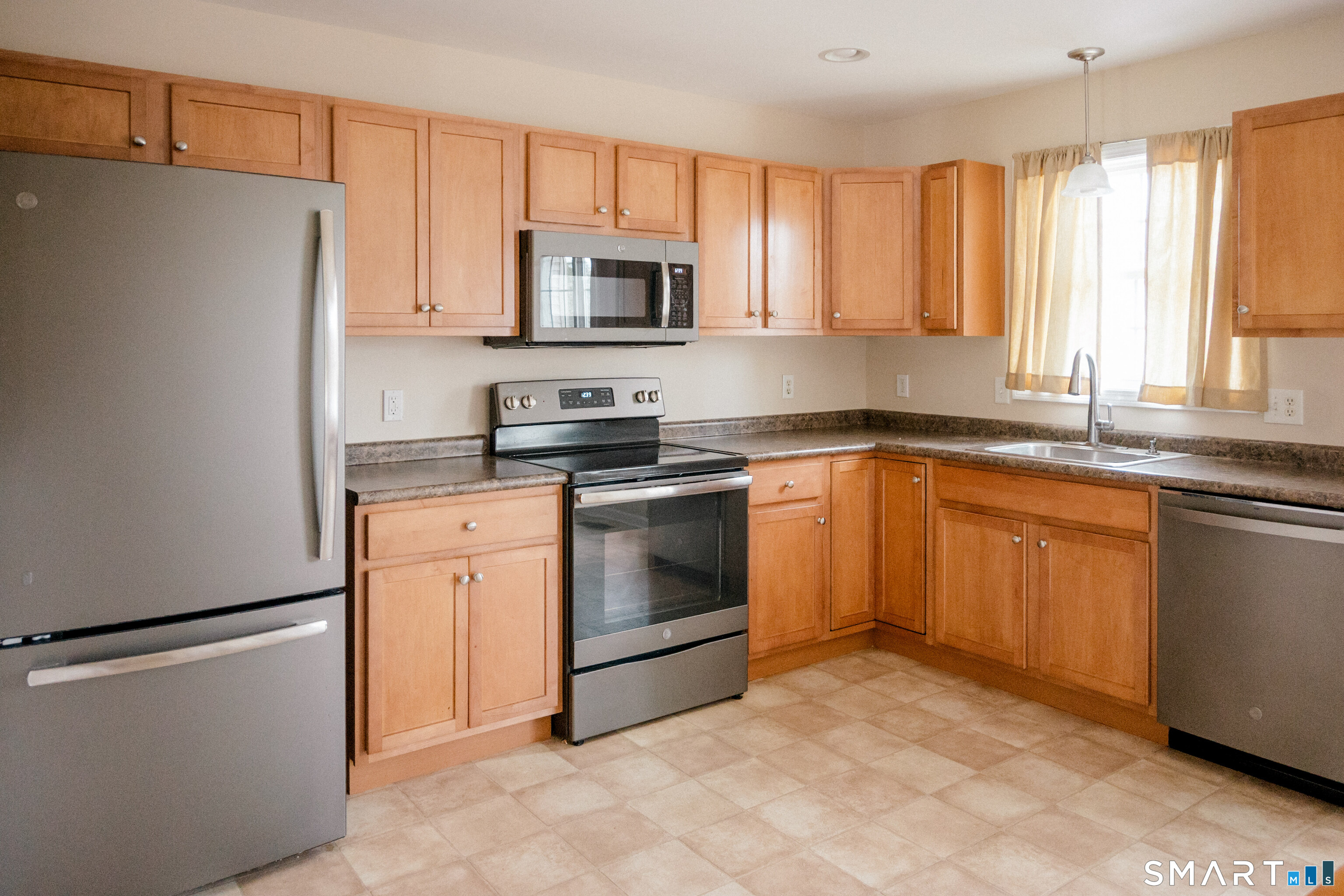 47 Nolan Circle, Unit 47 Manchester, CT 06042 - Photo 5 of 32