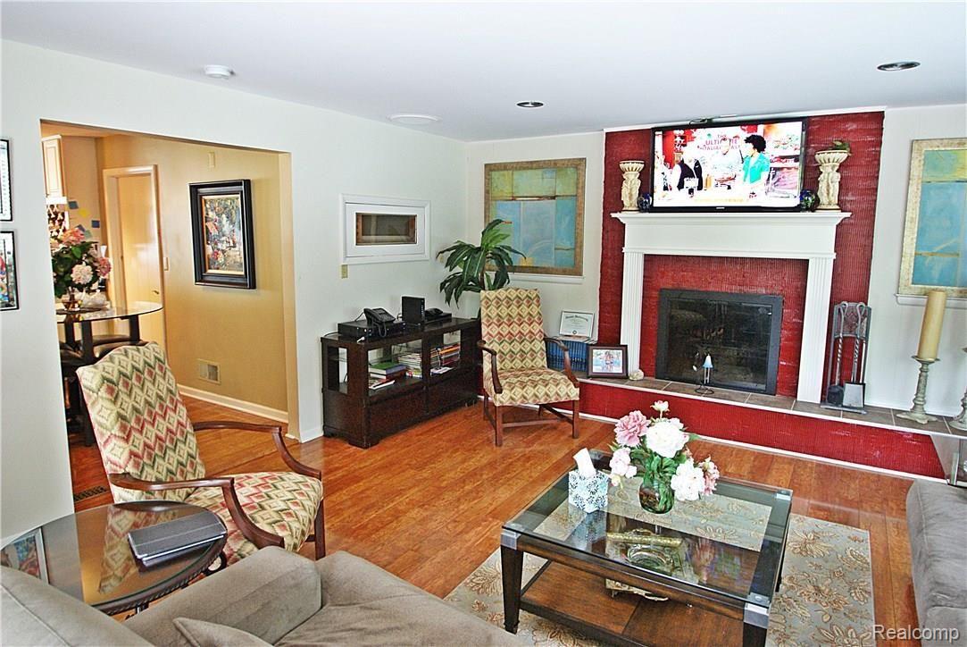 6887 Lahser Road Bloomfield Hills, MI 48301 - Photo 9 of 21 Lahser 6887 (72).JPG
