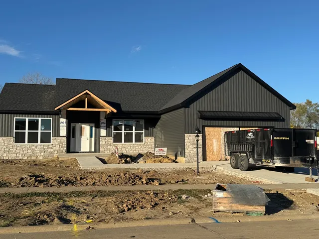 $399,900 | 2902 Haydon Drive, Urbana, IL 61802