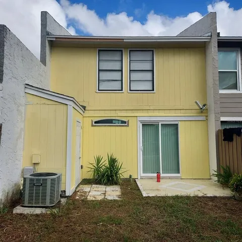 $2,100 | 2929 Kelly Ridge Lane, Tampa, FL 33604
