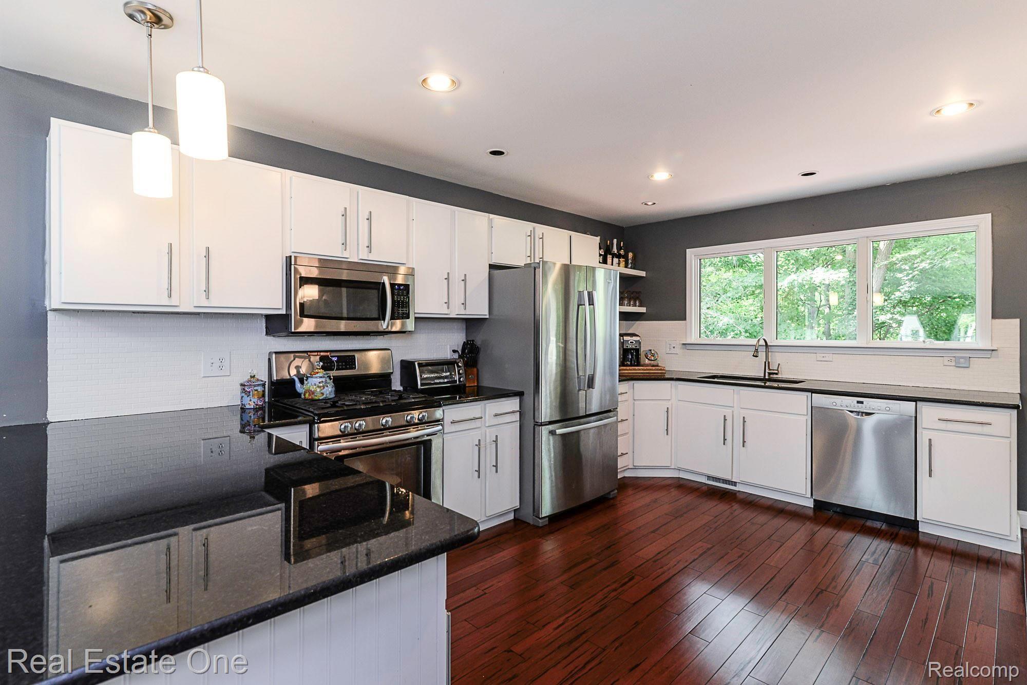 618 Brighton Lake Road Brighton, MI 48116 - Photo 12 of 50 DSC_0424.jpg