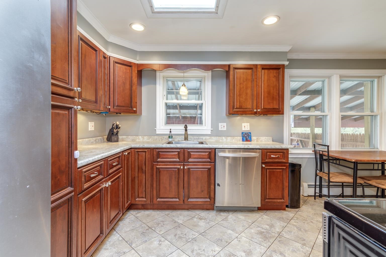 49 Devco Drive Manchester, NH 03103 - Photo 6 of 38