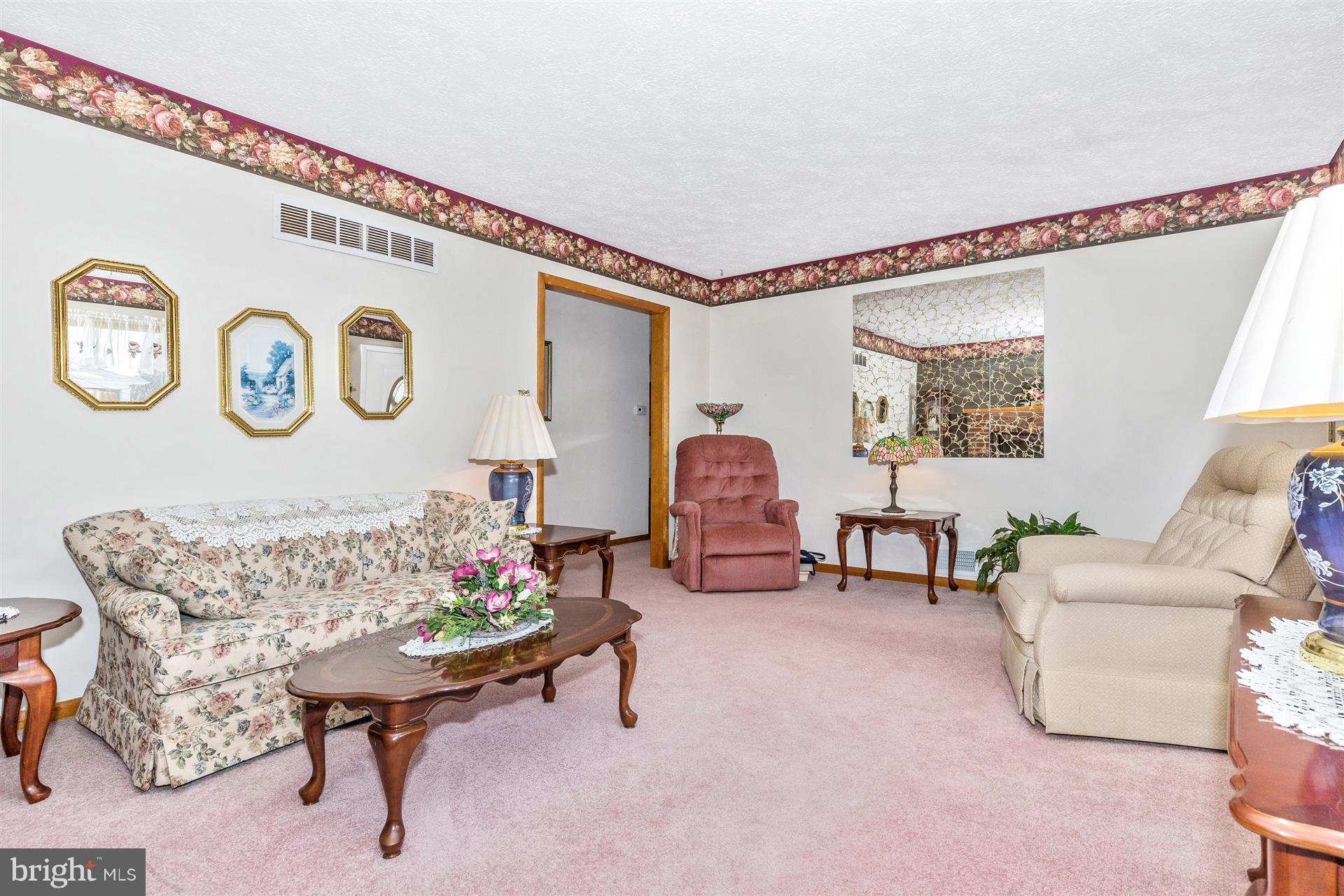 909 Chestnut Street Frederick, MD 21703 - Photo 4 of 29 Living Room